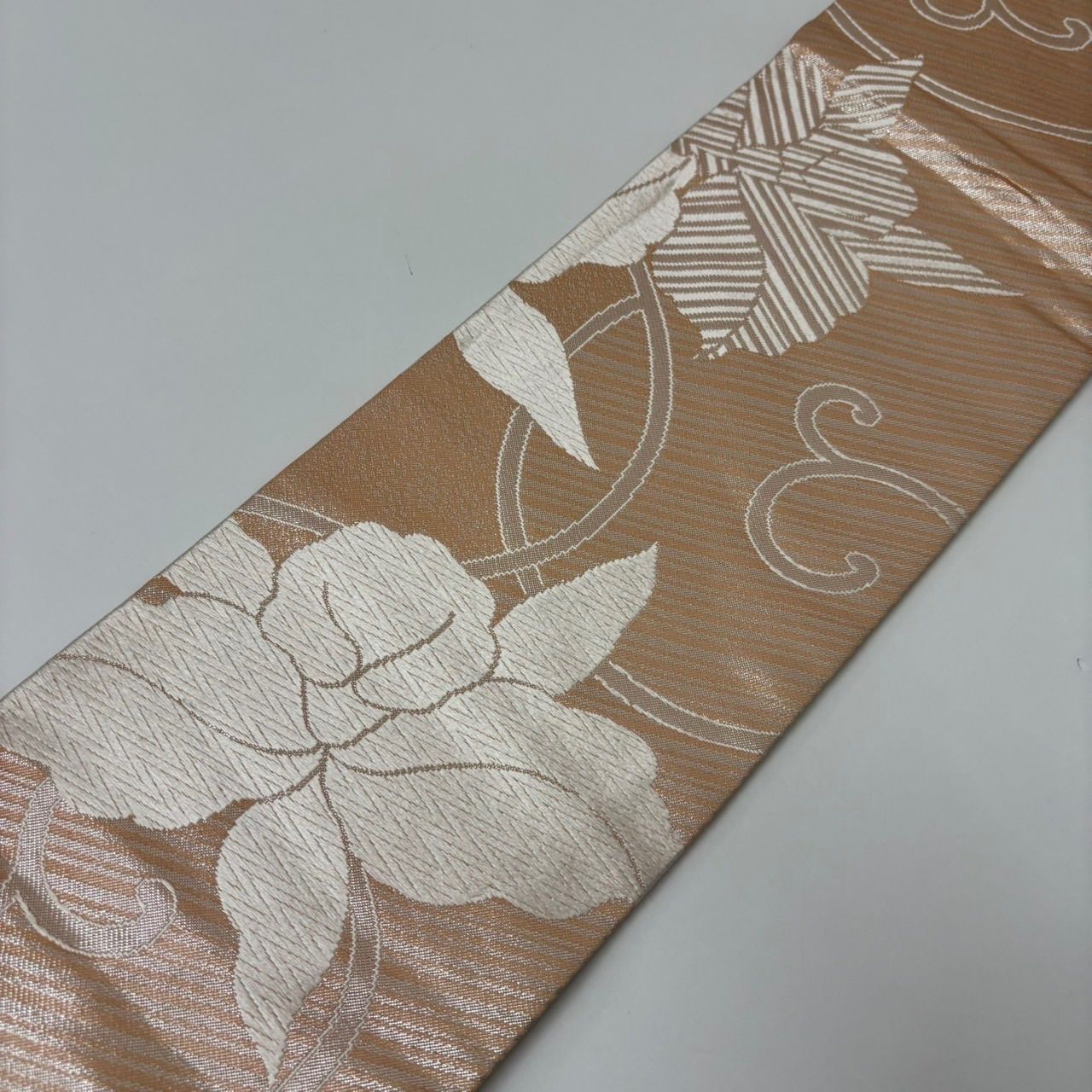 織りの九寸名古屋帯（花唐草文）正絹美品 4889］名古屋帯 美品 雪輪花唐草文様 九寸 逸品 正絹 着物 黒 蝶模様