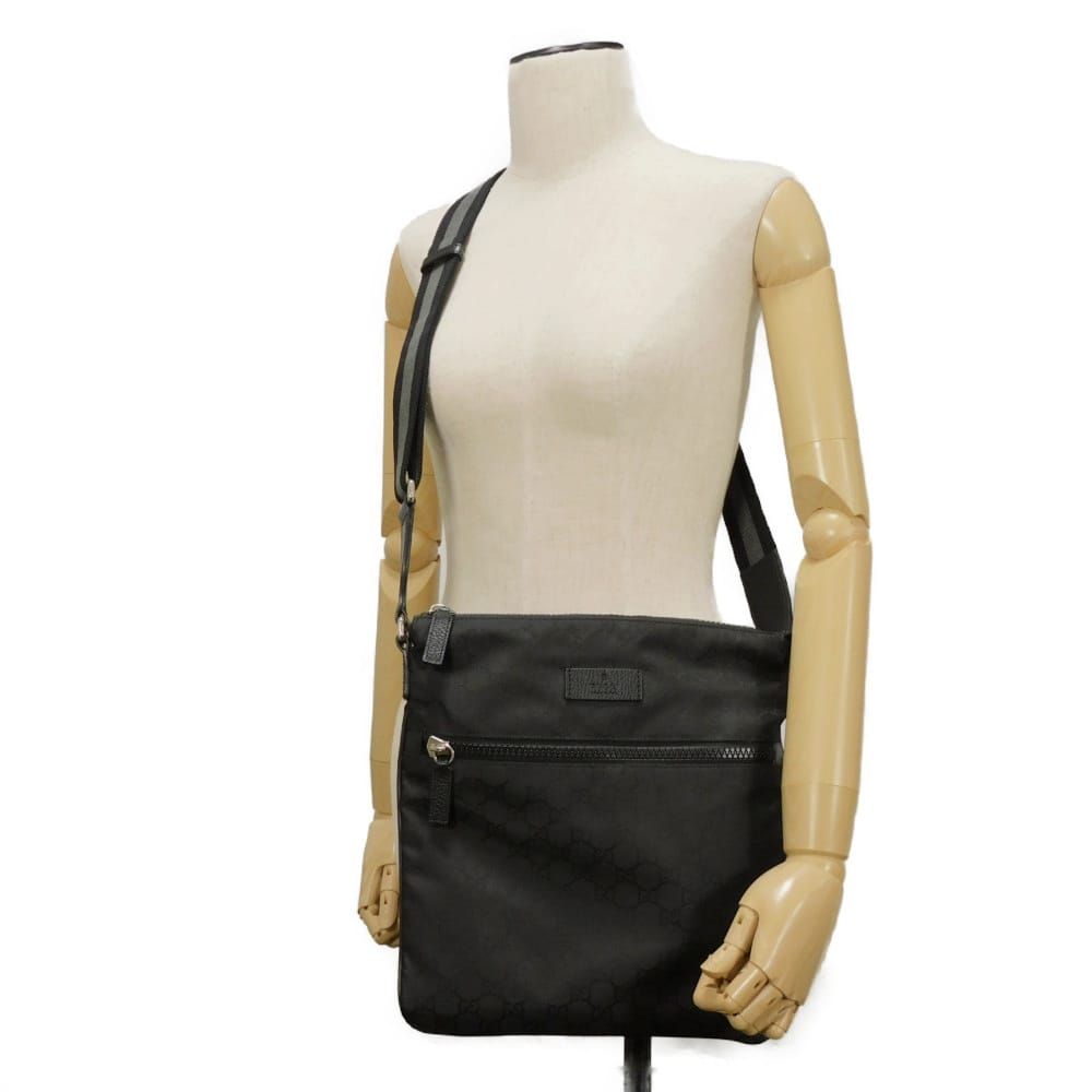 GUCCI グッチ GG ナイロン メッセンジャーバッグ クロスボディ ロゴ エンボス ブラック ショルダーバッグ 509639