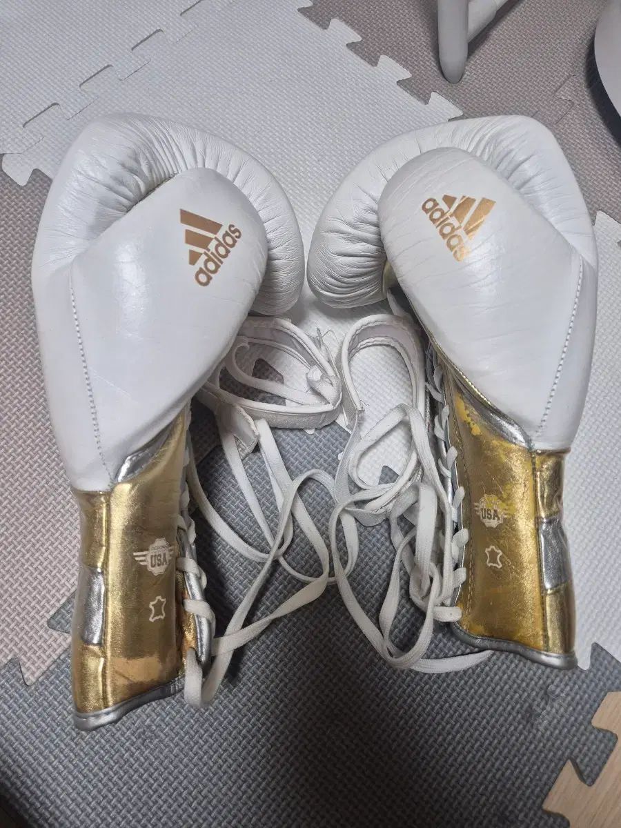 アディダス ボクシング グローブ 14 oz 白 GOLD