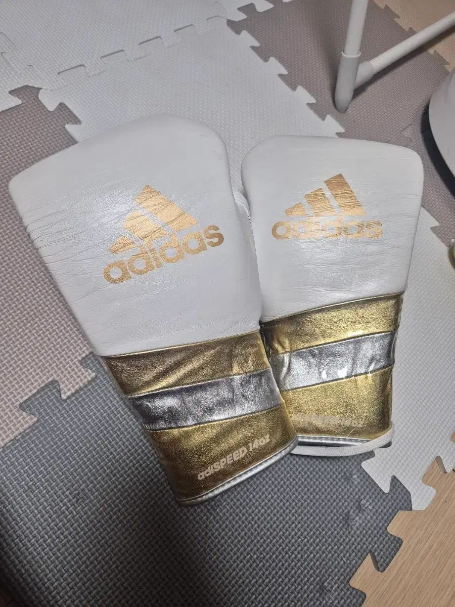 アディダス ボクシング グローブ 14 oz 白 GOLD
