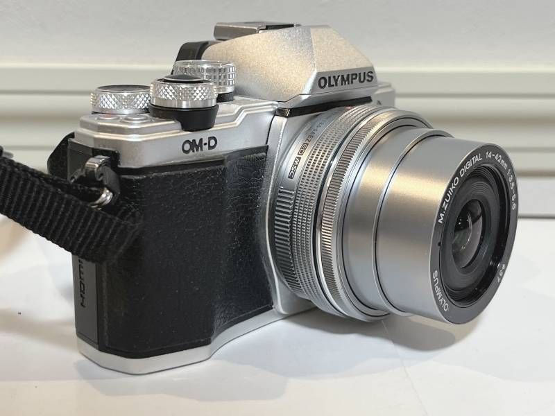 OLYMPUS OM-D E-M10 MarkⅡ ミラーレス一眼 ダブルズームキッド M
