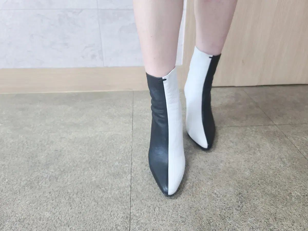 ジェシーニューヨーク JULL LOG ブラック 白 アンクル ブーツ