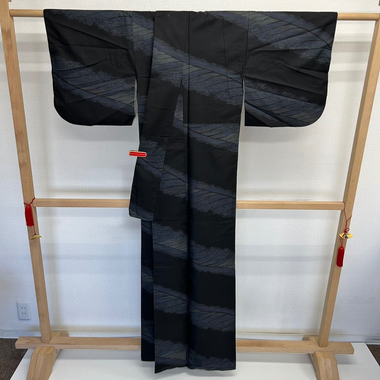 本場大島紬 美しい絣柄 細かな絣 着物 正絹 MK-2101 - メルカリ