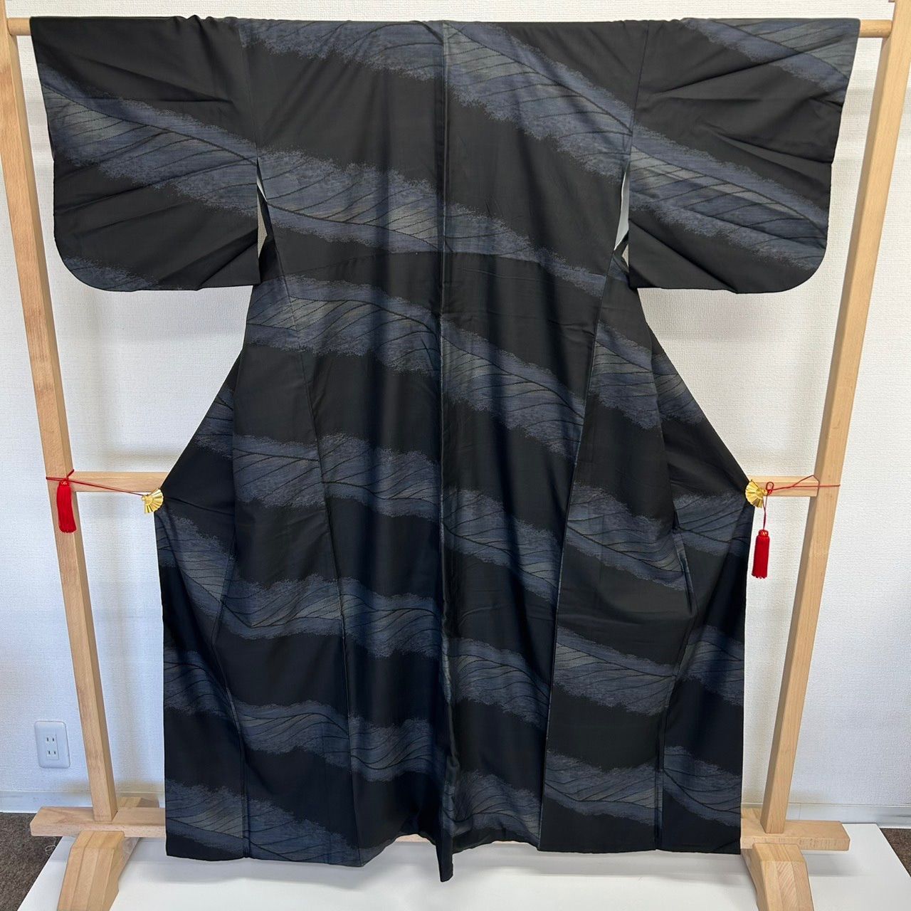 本場大島紬 美しい絣柄 細かな絣 着物 正絹 MK-2101 - メルカリ