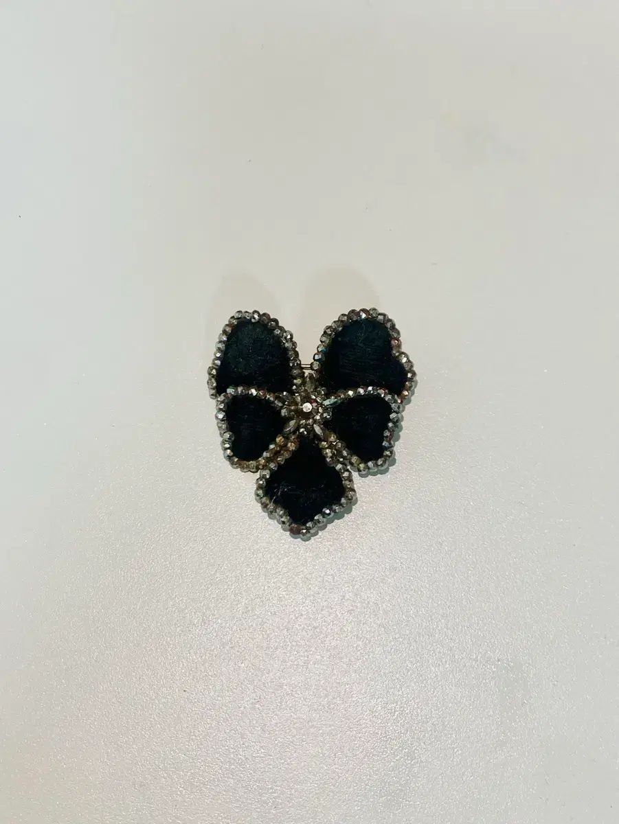 英国オリジナル ヴィンテージ ブラック フラワー ブローチ