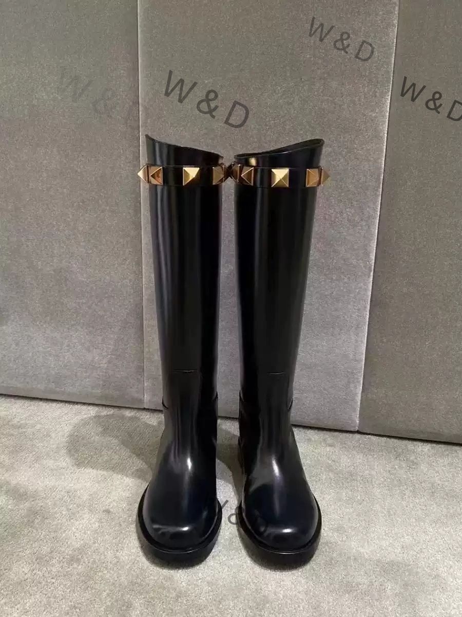 レディース ロングブーツ 本革 ピンヒール フラットソール ニーブーツ サイドバックル リベット ビンテージ モード おしゃれ 秋冬 2025 クラシックな佇まいにモダンなエッジを添える サイドバックルとリベットが印象的な本革ロングブーツ