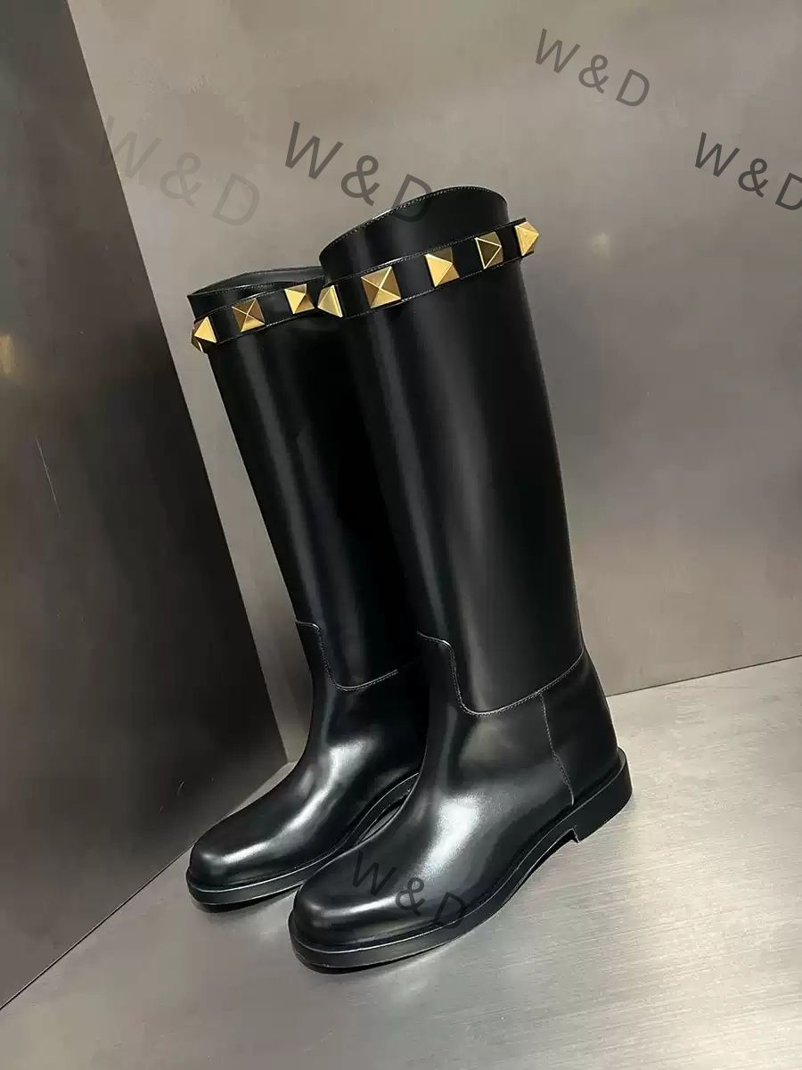 レディース ロングブーツ 本革 ピンヒール フラットソール ニーブーツ サイドバックル リベット ビンテージ モード おしゃれ 秋冬 2025 クラシックな佇まいにモダンなエッジを添える サイドバックルとリベットが印象的な本革ロングブーツ