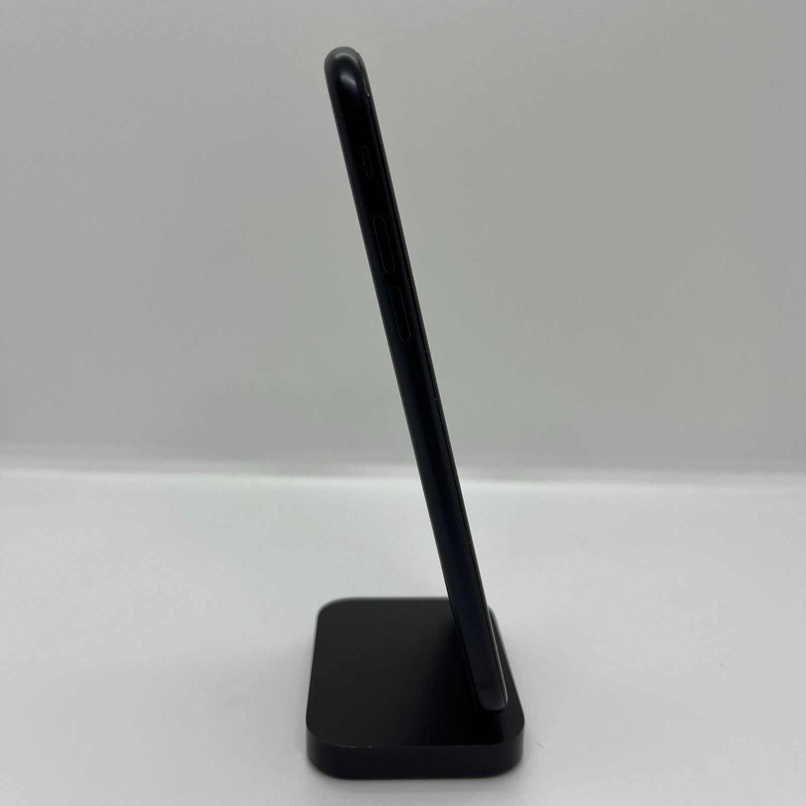 バッテリー最大容量100％】iPhoneSE2 128GB ブラック【SIMロック解除