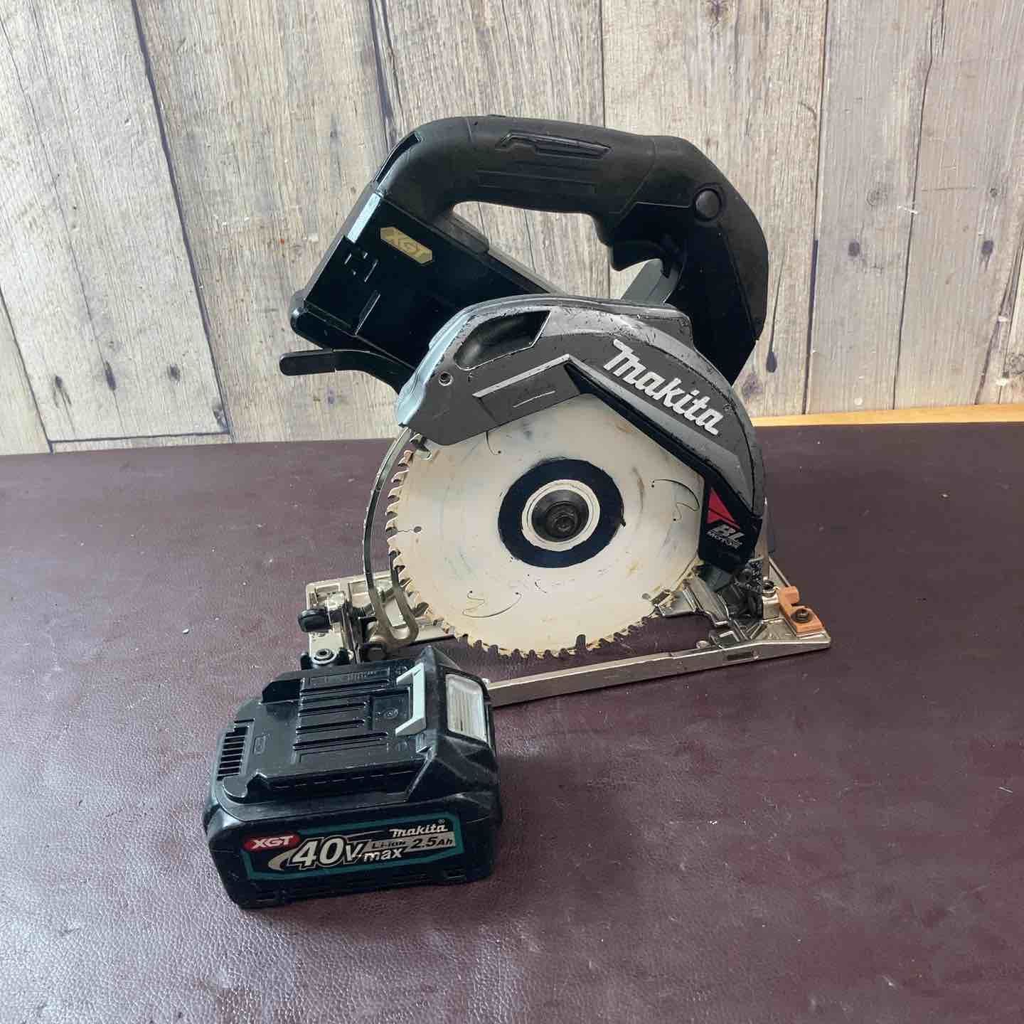 品 マキタ makita コードレス丸のこ 40 V バッテリー 付属 刃カバー無し