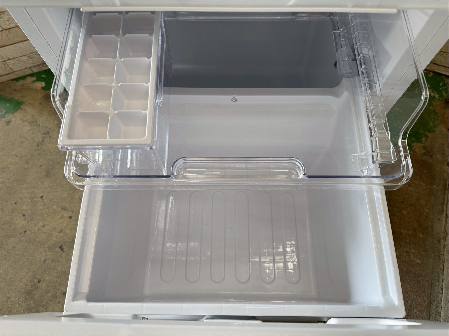 大阪送料無料★3か月保障付き★2022年★SJ-GD15J-W★IR-1033 大阪送料無料☆3か月保障付き☆冷蔵庫☆シャープ☆2ドア☆2022年☆SJ