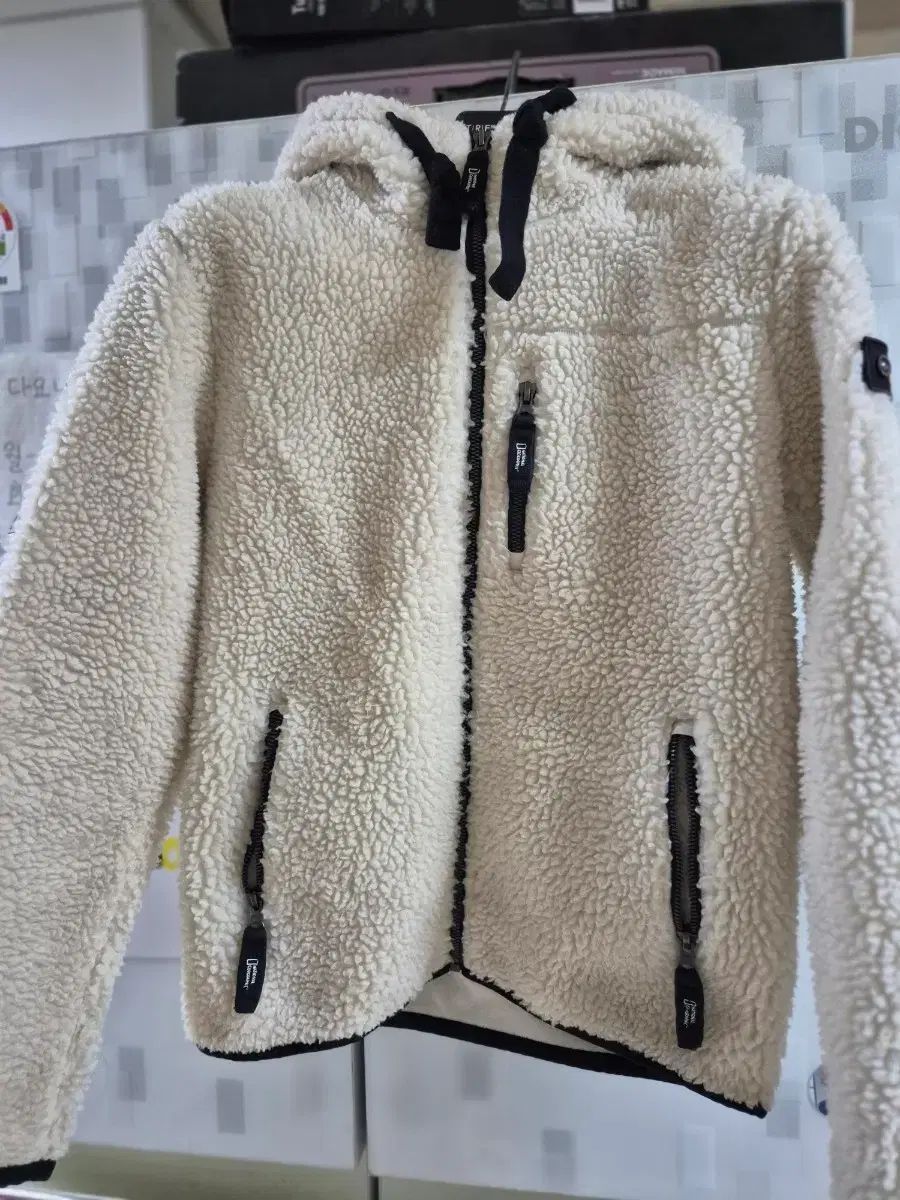 ナショナルジオグラフィック ブークレ フリース アイボリー s