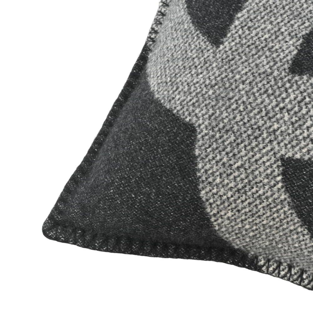 CHANEL 18B ダブルフェイス ココマーク クッション - メルカリ