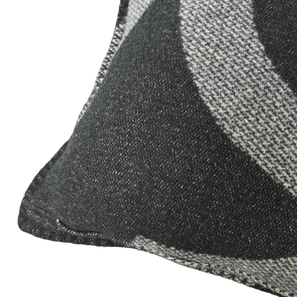 CHANEL 18B ダブルフェイス ココマーク クッション - メルカリ