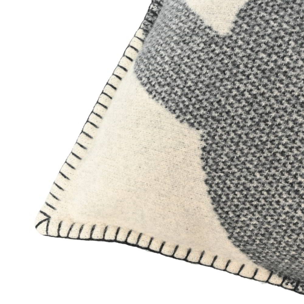 CHANEL 18B ダブルフェイス ココマーク クッション - メルカリ