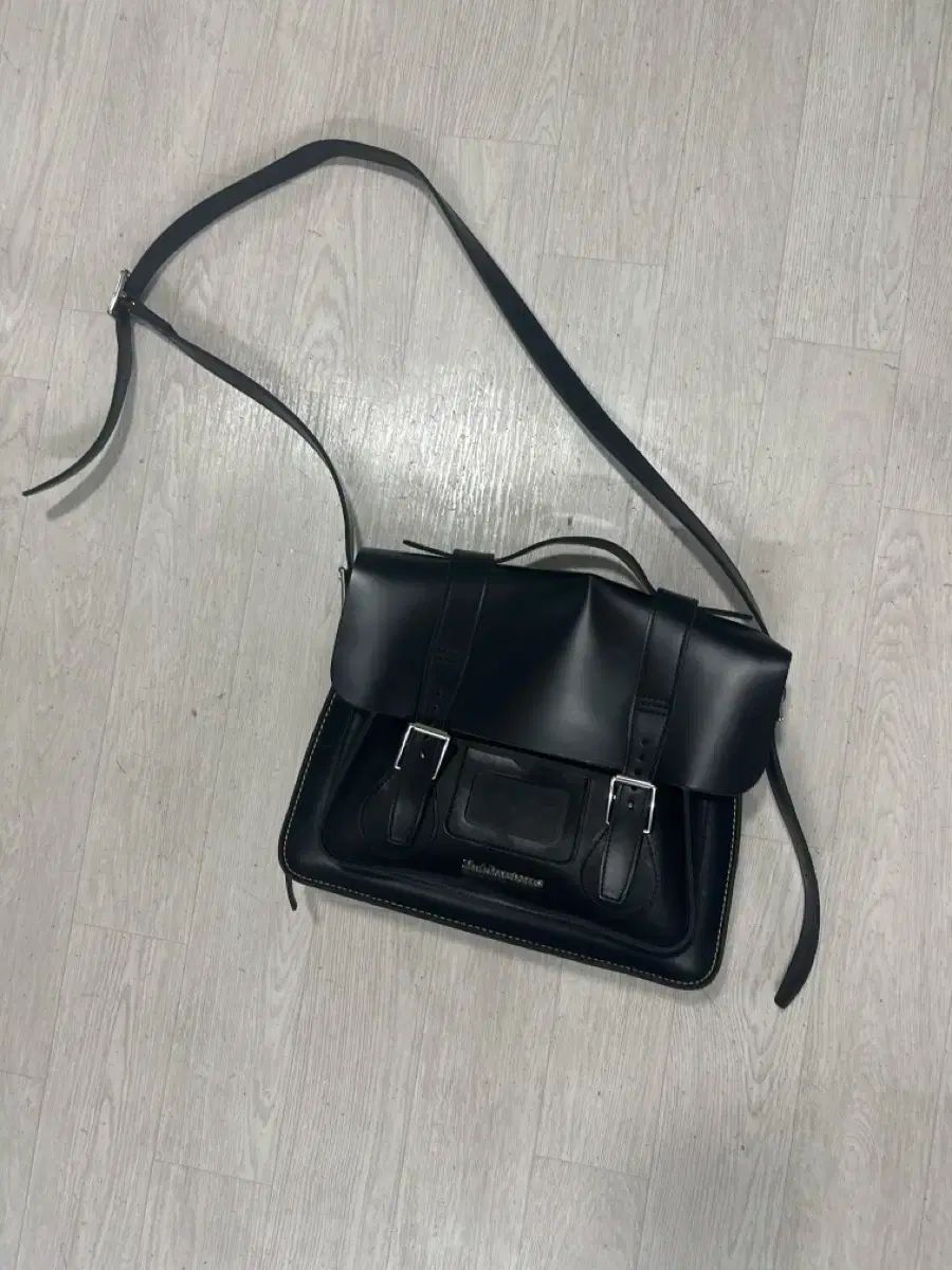 DR MARTENS サッチェルバッグ 13インチ ブラック