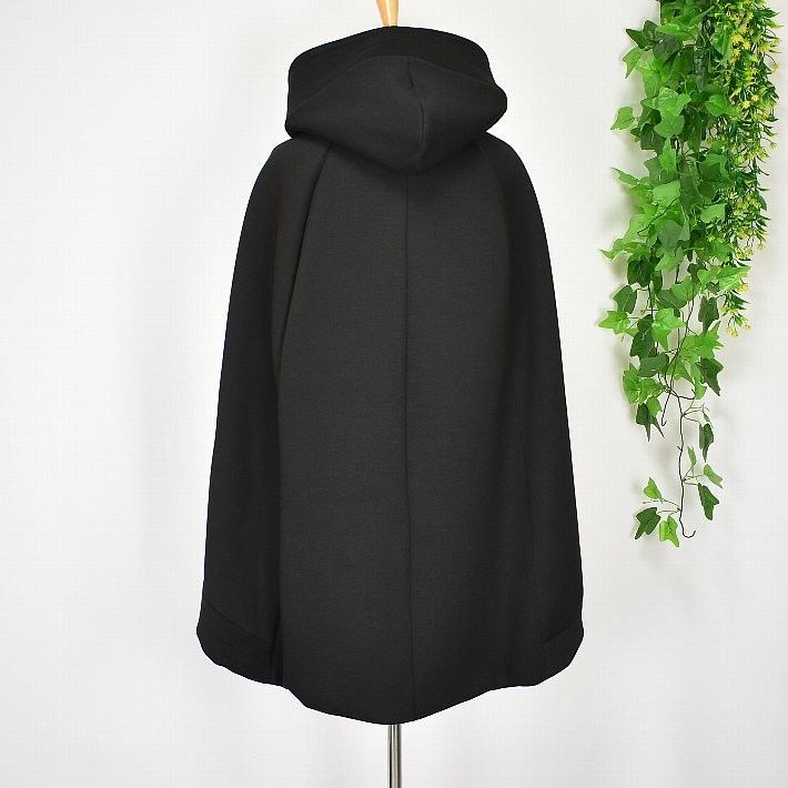 LUGIVA TOKYO】フード付き キルティング×異素材切替 ケープコート