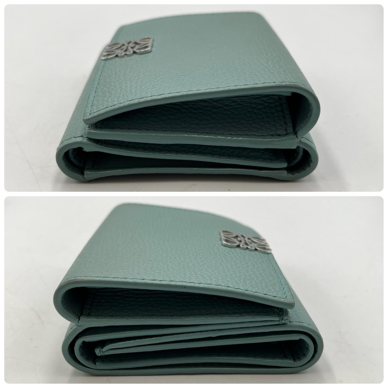 美品✨ロエベ 三つ折り財布 トライフォールド アナグラム くすみグリーン レザー ロエベ 三つ折り財布 トライフォールドウォレット アナグラム カーキ