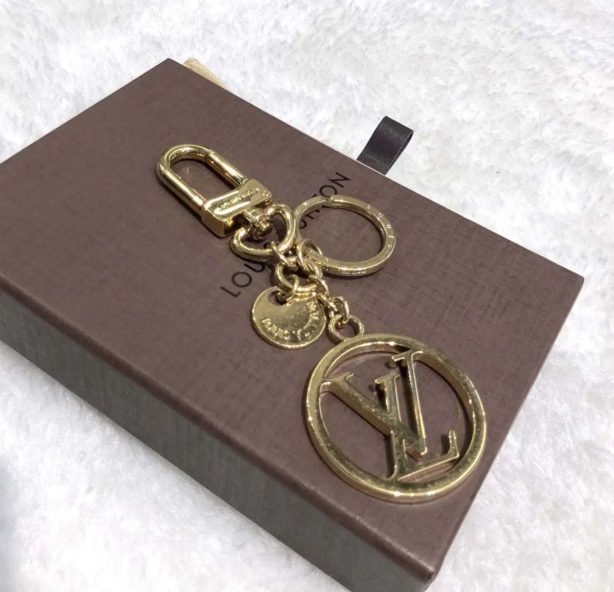 ルイヴィトン LV サークル チャーム キーホルダー ゴールド m68000