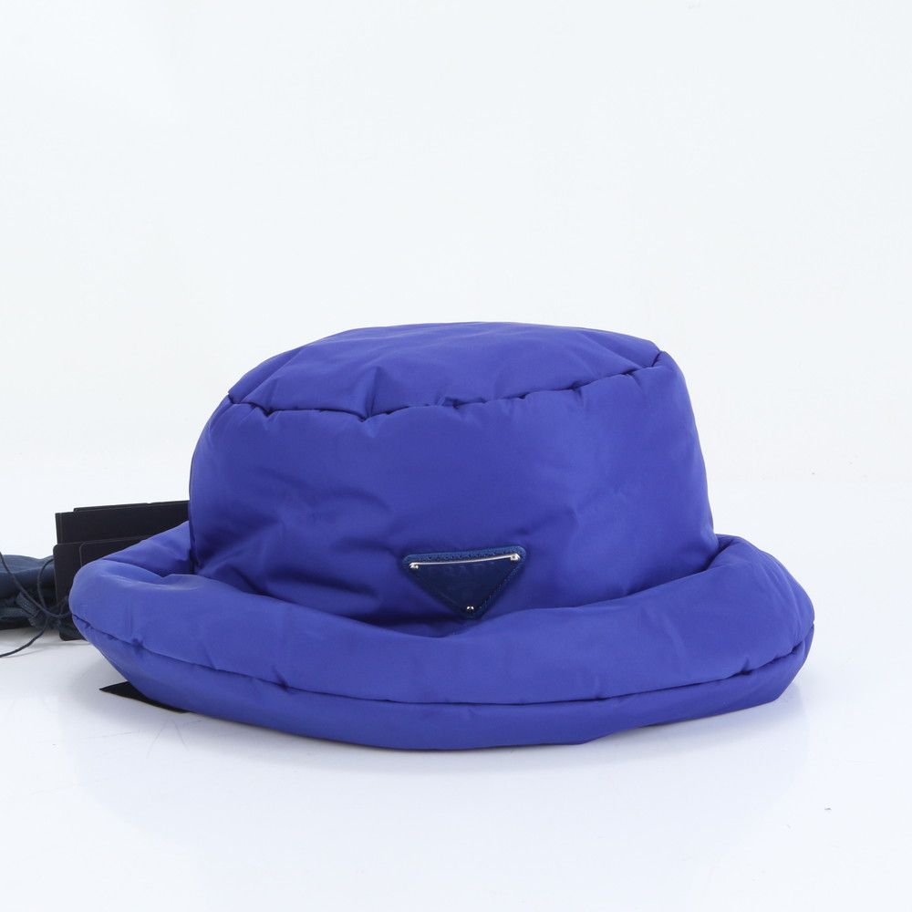 新品同様 プラダ RFID付 リナイロン トライアングルロゴ ボリューム