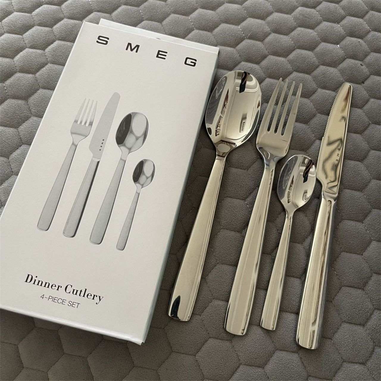 ✨新品✨SMEG スメッグ ディナーカトラリー 4点セット 18/10ステンレス