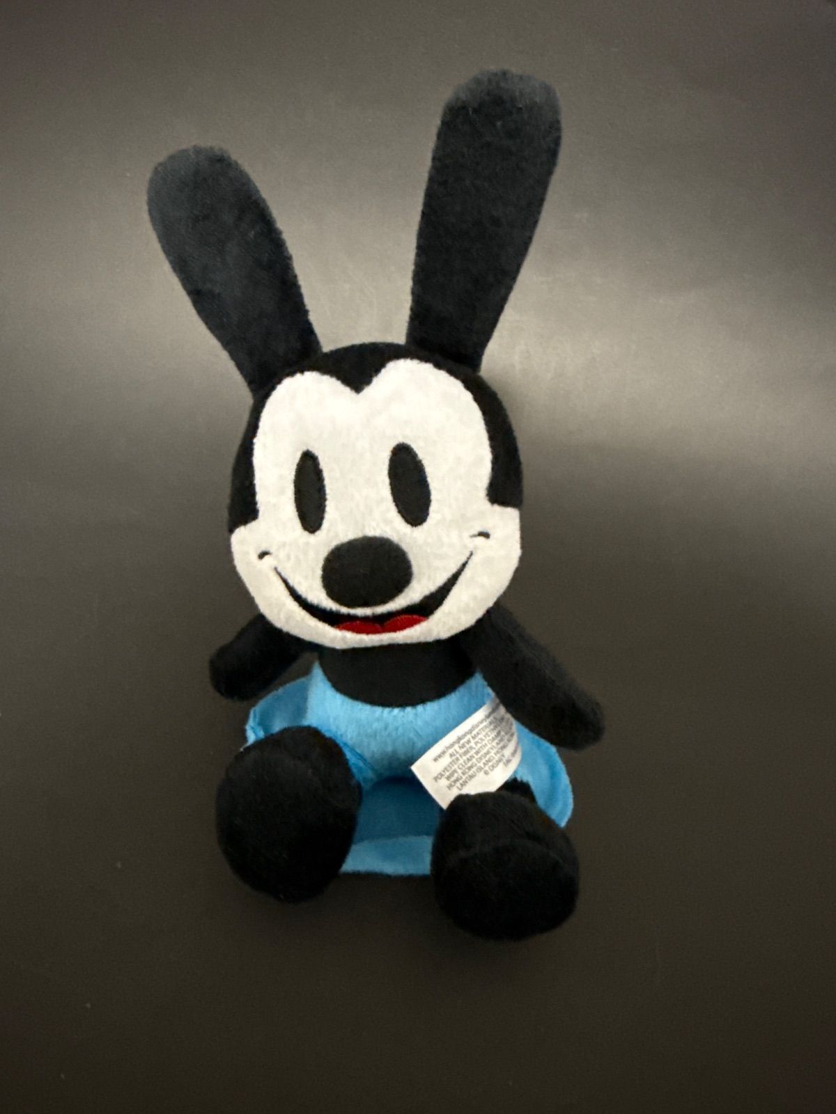 ディズニー 海外パーク限定 オズワルド 肩のせぬいぐるみ - メルカリ