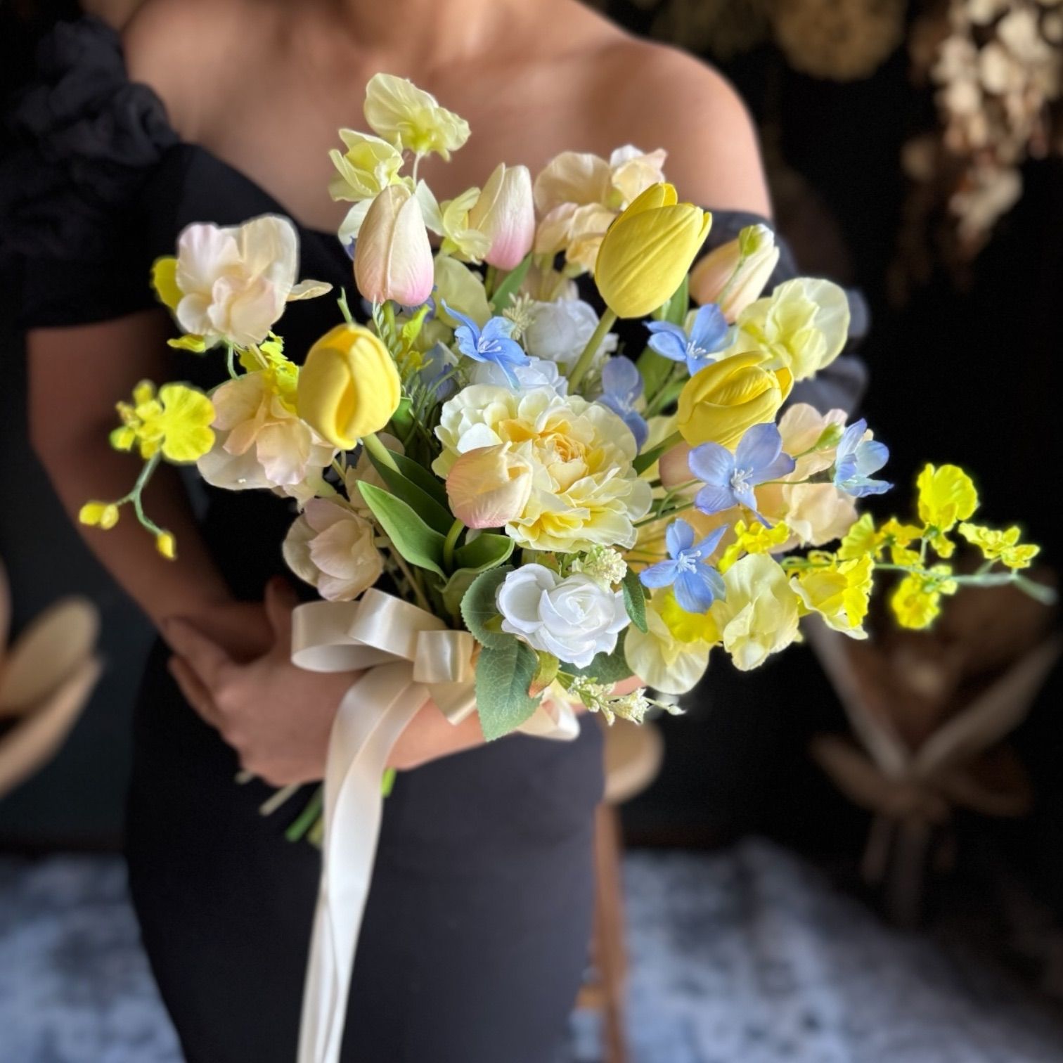 黄色チューリップ×ブルークラッチブーケブートニア