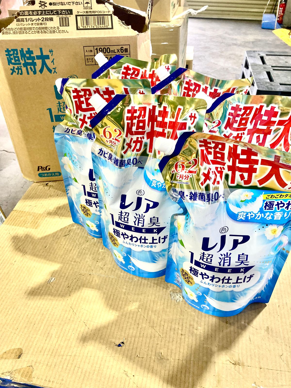 品 レノア 超消臭1 WEEK 柔軟剤 やわ仕上げ ふんわりシャボンの香り 約6.2ヶ月分 詰め替え 1900 mL