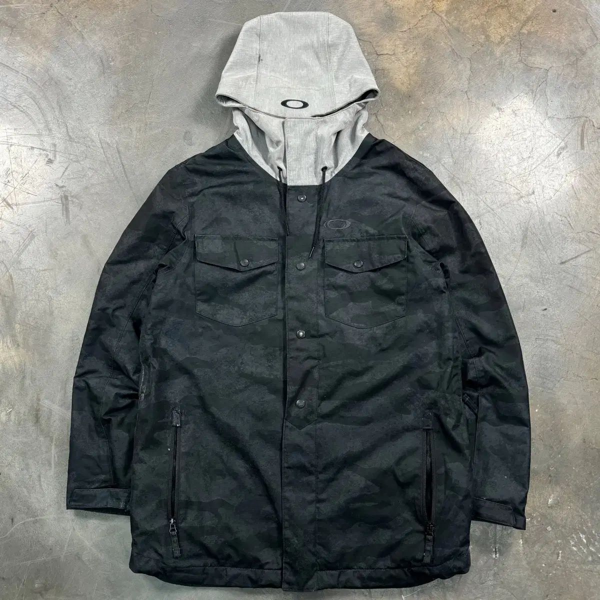 クリアランス オークリー カモフラージュ マウンテン ジャケット