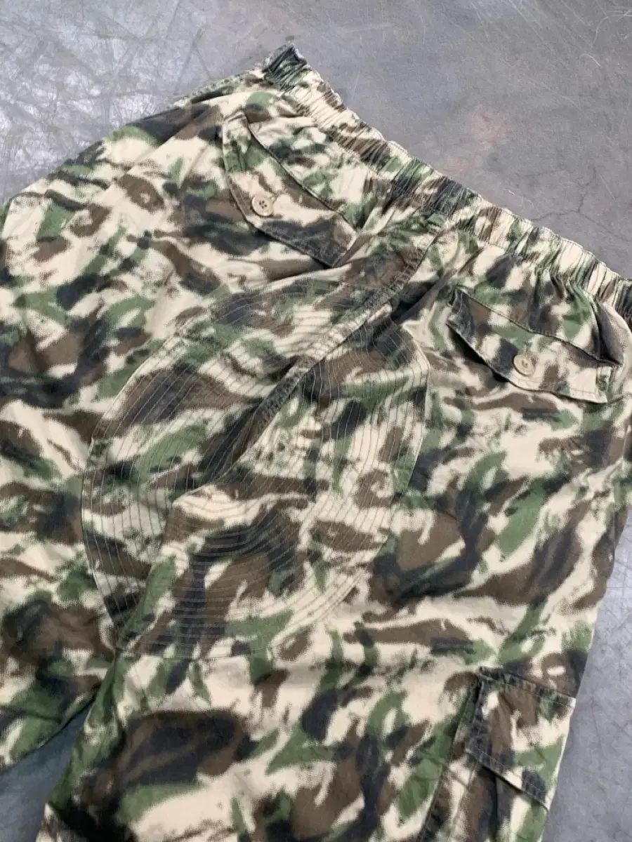 STUSSY ステューシー アウトレット カモフラ カーゴ ハーフパンツ 中古