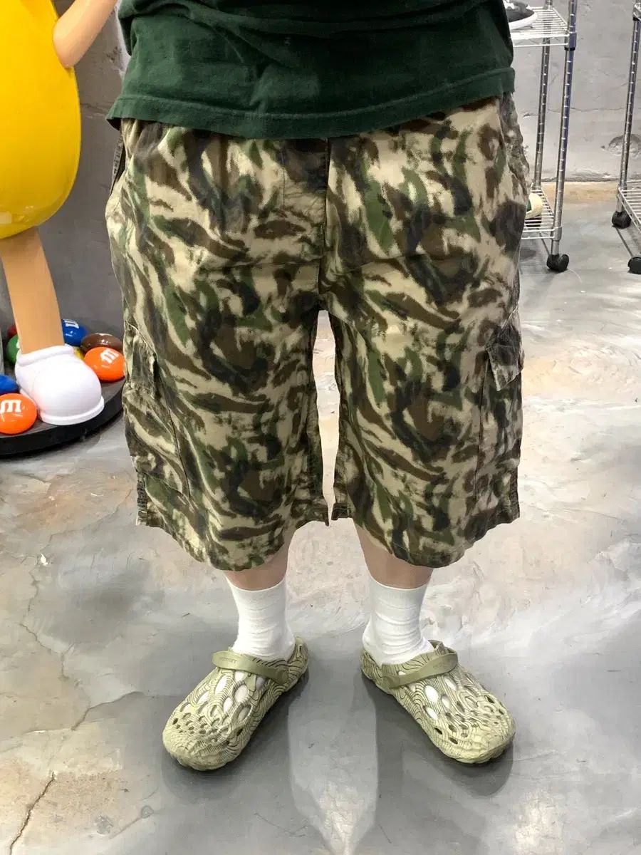 【希少】stussy カモフラ　迷彩　ハーフパンツ　古着 ステューシー STUSSY ショートパンツ ハーフ 迷彩柄 カモフラ M カーキ