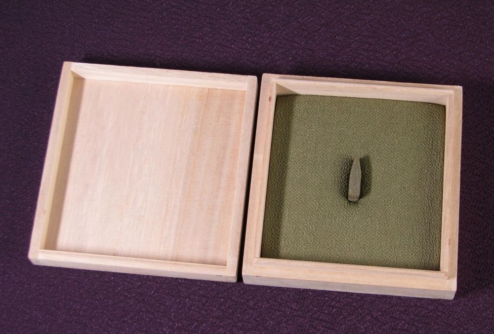 時代武具 鉄地笹透かし大鍔 赤坂系統 桐箱付 江戸時代/25L005 - メルカリ