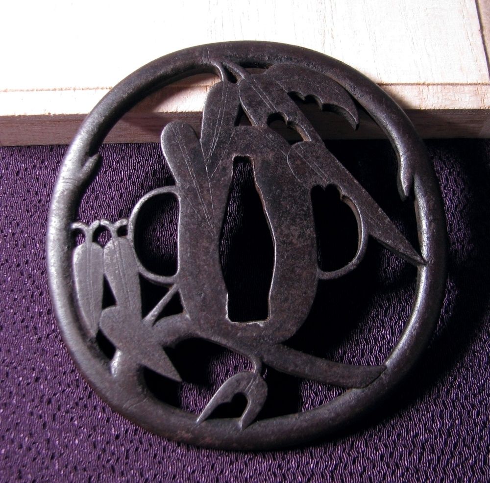 時代武具 鉄地笹透かし大鍔 赤坂系統 桐箱付 江戸時代/25L005 - メルカリ