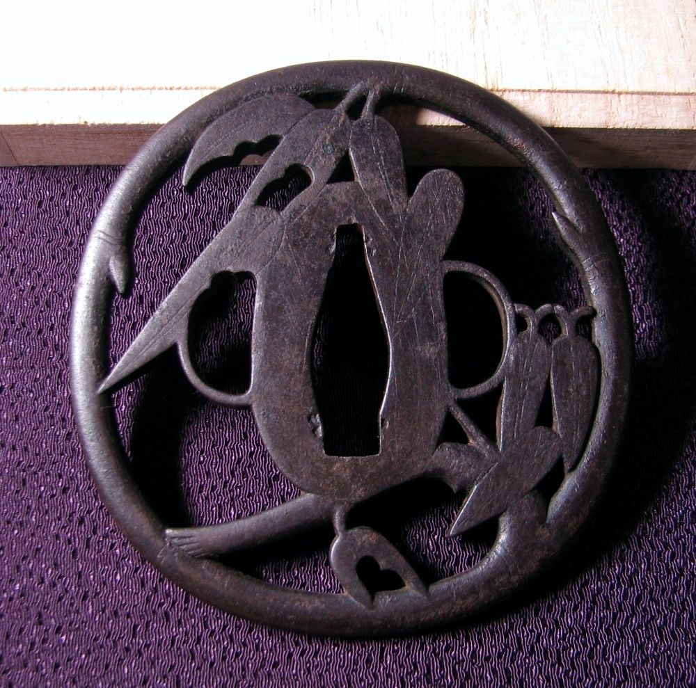 時代武具 鉄地笹透かし大鍔 赤坂系統 桐箱付 江戸時代/25L005 - メルカリ