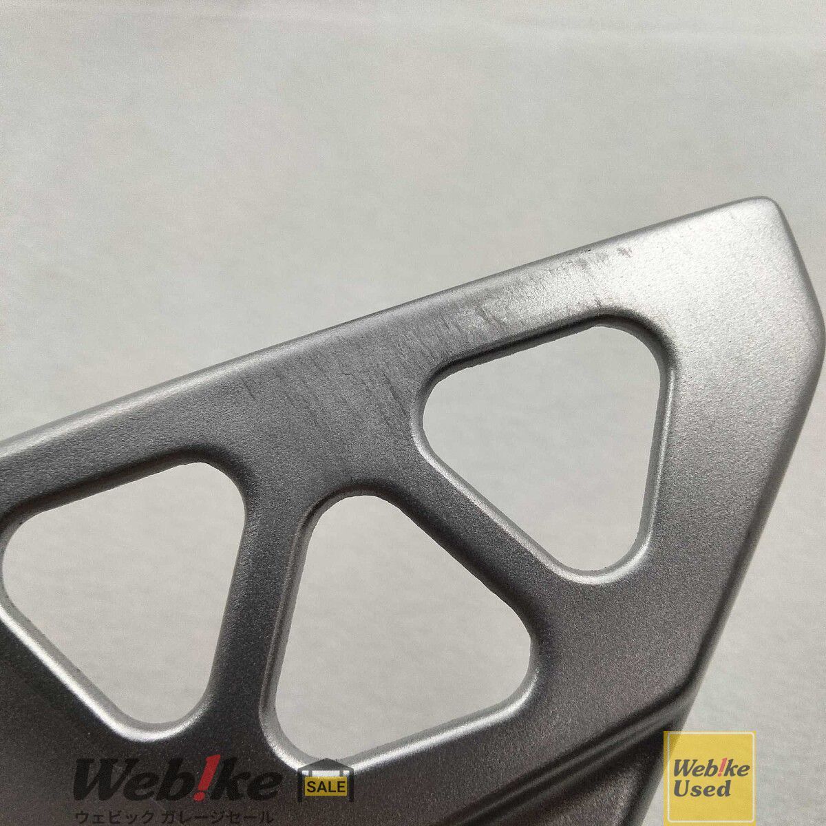 AA+ ×3（新品） スズキ純正中古パーツ GSX-8S ステップ 左右セット 43511-25L00 RXBI17048