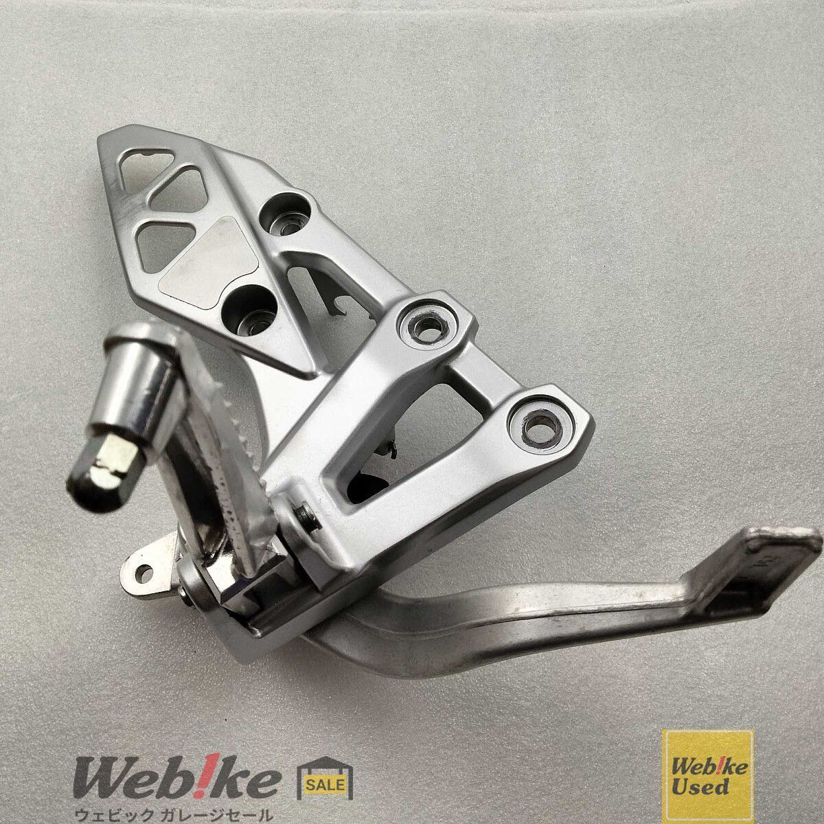 AA+ ×3（新品） スズキ純正中古パーツ GSX-8S ステップ 左右セット 43511-25L00 RXBI17048