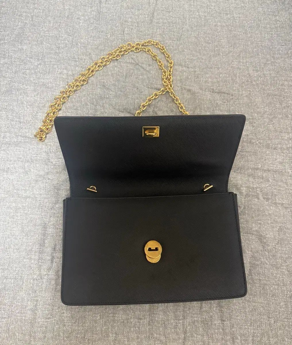 FERRAGAMO フェラガモ ジニ JINNI バッグ ヴァラ チェーン サフィアーノ クロス チェーンバッグ