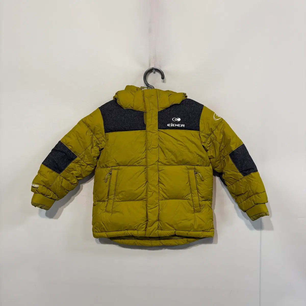 ⭐️北欧家具赤いチーク材のスツール 曲線デザイン 可愛いのでお部屋の