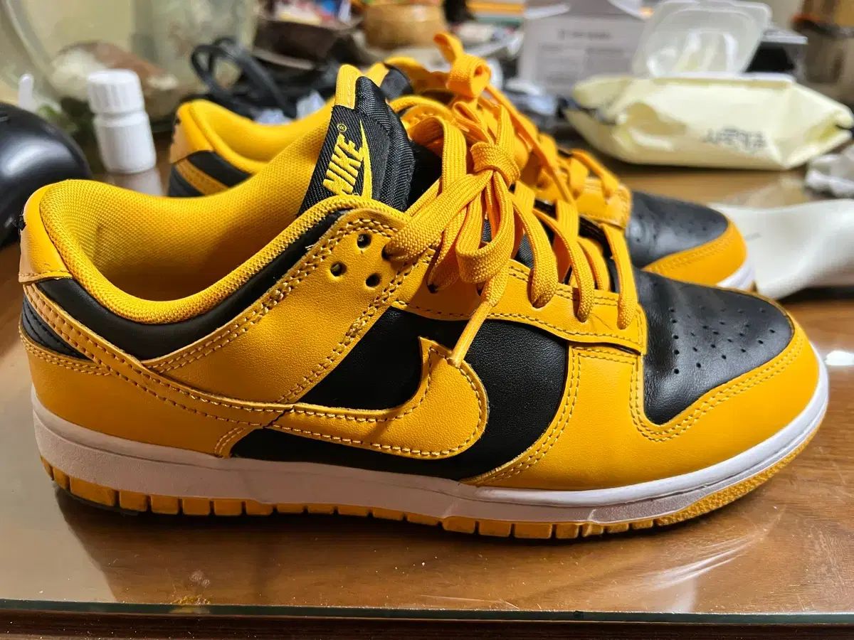 ナイキ ダンクロー レトロ チャンピオンシップ ゴールデンロード