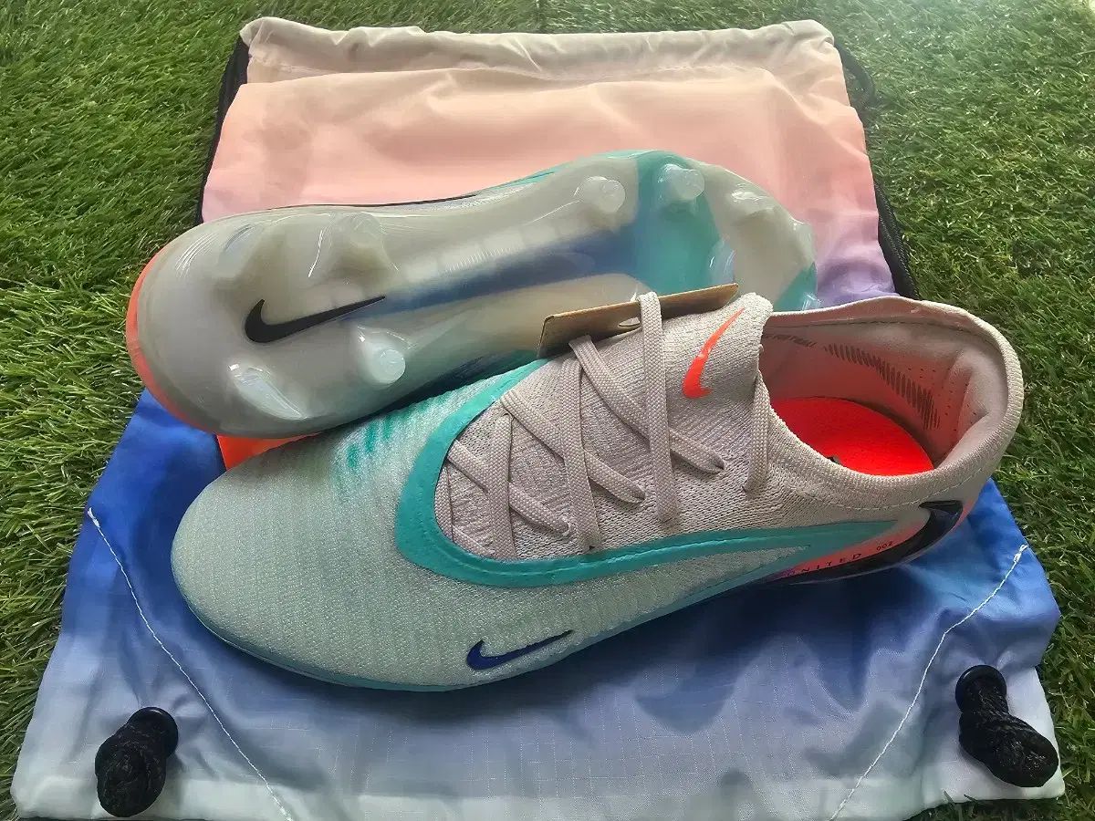 NIKE ナイキ FANTOM 6 LOW ELITE FG ユナイテッドパック 2