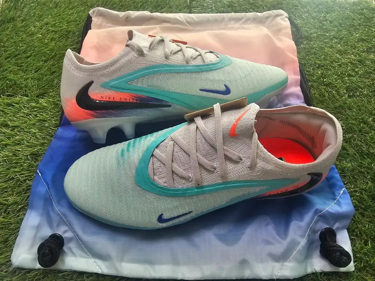 NIKE ナイキ FANTOM 6 LOW ELITE FG ユナイテッドパック 2