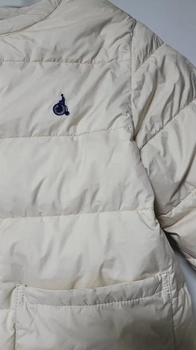 ビーンポールキッズ アイボリー ダウン 140サイズです