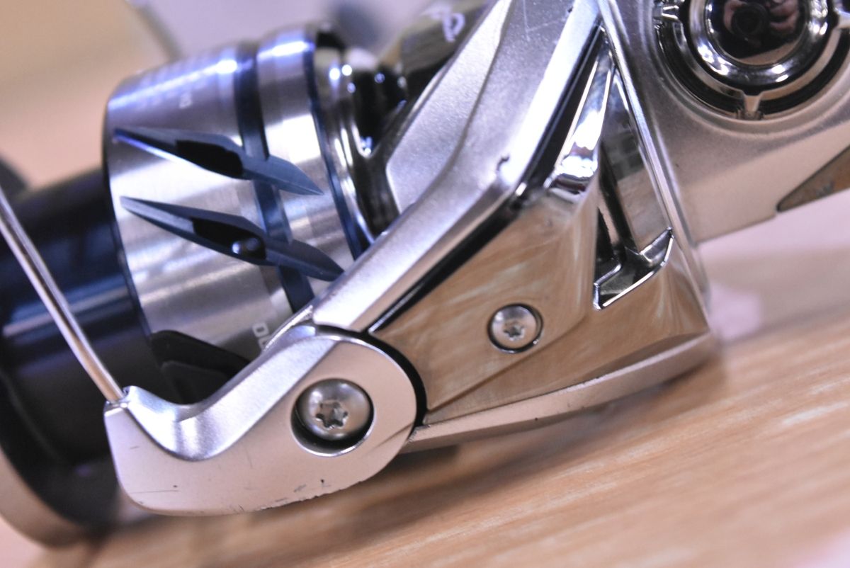 シマノ 23 ストラディック C 3000 XG スピニングリール SHIMANO STRADIC シーバス フラットフィッシュ サーフ 河川