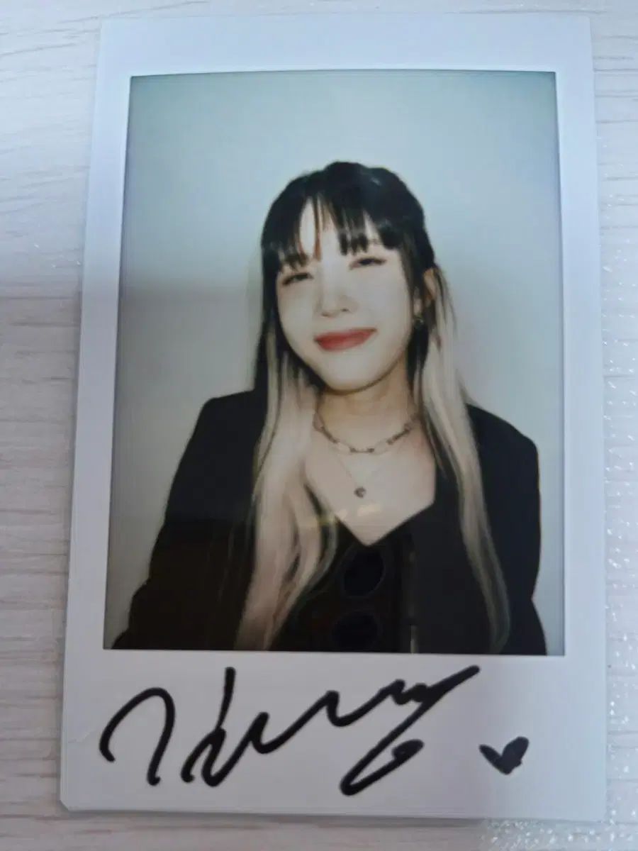 キム・ナヨン サイン入り チェキ ポラロイド 写真 - メルカリ