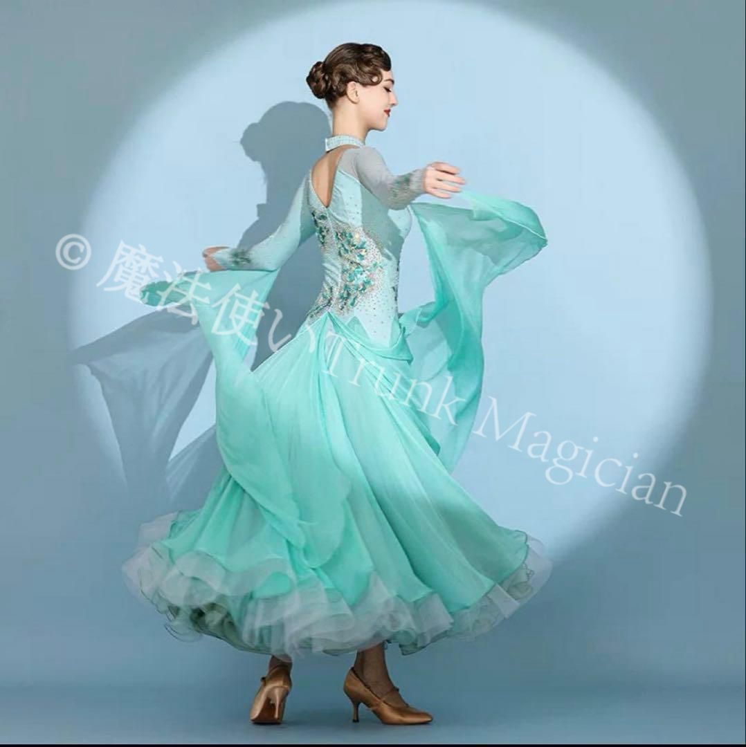 発表会用ダンスパーティー向け華やかデモ衣装