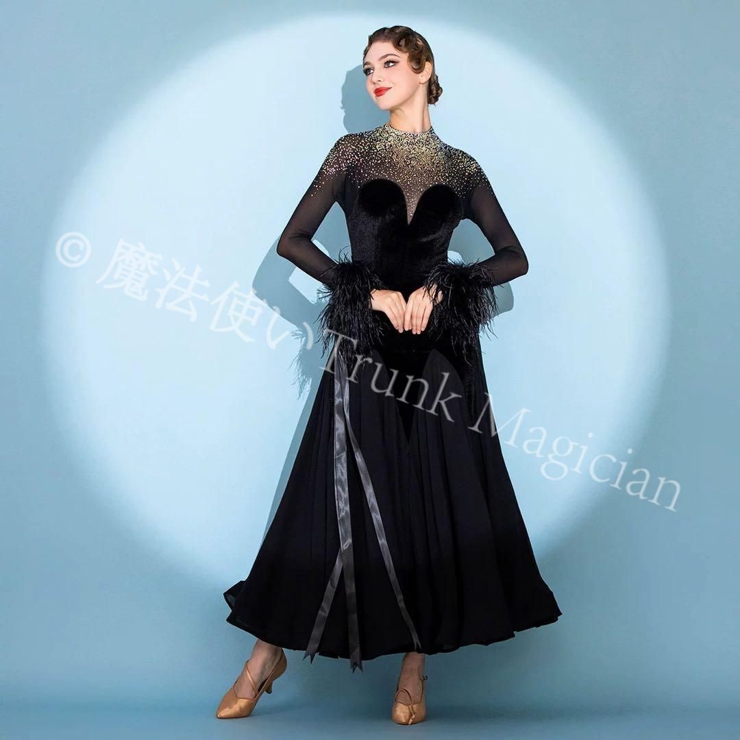 新品未使用】スタンダードドレス ストーン付きエレガントデザイン