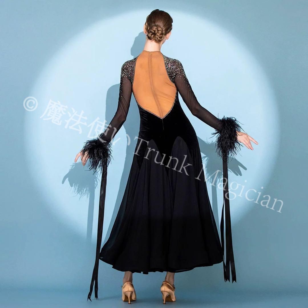 新品未使用】スタンダードドレス ストーン付きエレガントデザイン