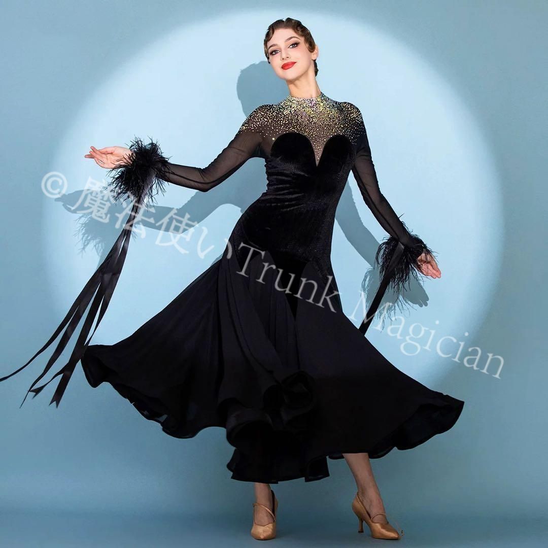 新品未使用】スタンダードドレス ストーン付きエレガントデザイン