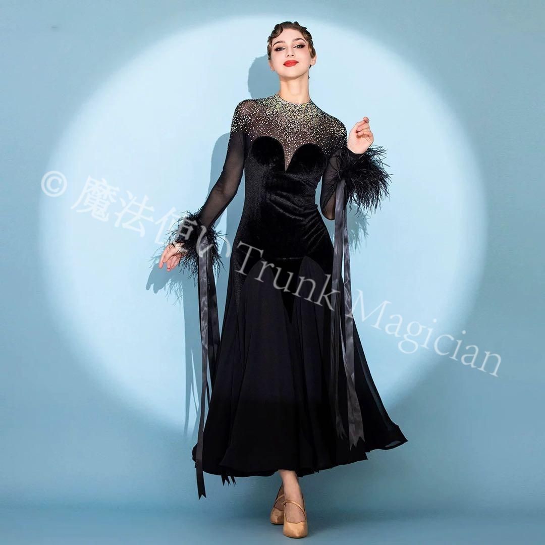 新品未使用】スタンダードドレス ストーン付きエレガントデザイン