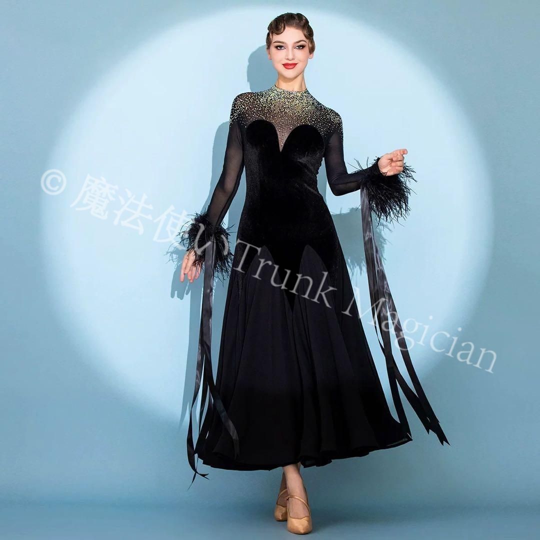 新品未使用】スタンダードドレス ストーン付きエレガントデザイン