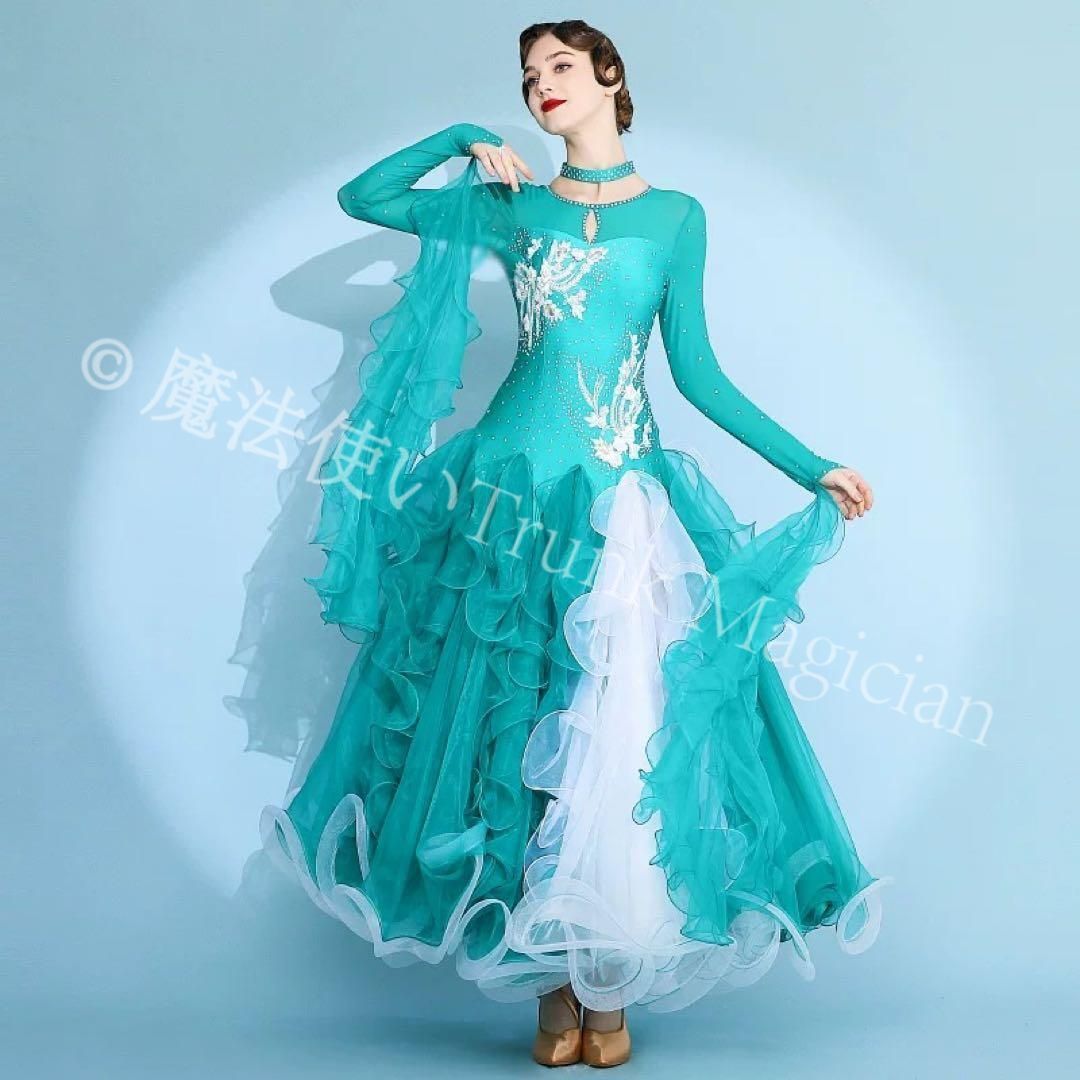 後ろファスナーあり 使いが個性的